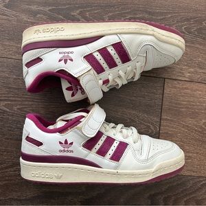 ADIDAS ORIGINALS FORUM LOW SNEAKERS IN COLORWAY BERRY